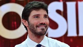 Stasera tutto è possibile, pagelle 25 marzo: De Martino rischia Sanremo (7), Esposito show (8)