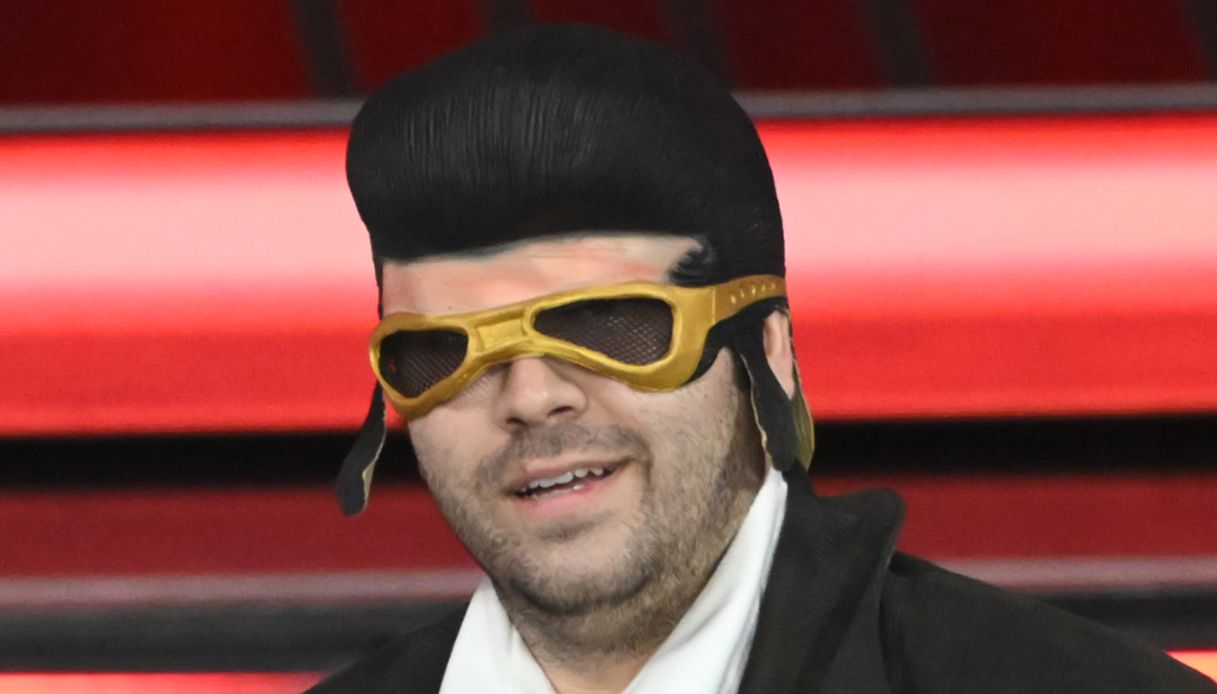 Tony Pitony senza maschera, spunta una foto presunta e monta il caso sui social