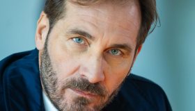 Un posto al sole, le anticipazioni del 9 marzo 2026: Alberto diviso tra il figlio e la passione