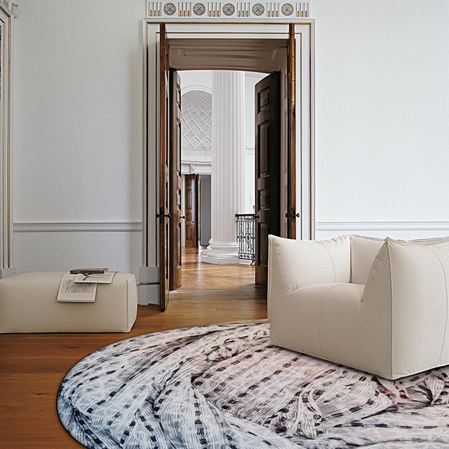 Il tappeto della capsule UltraNative Imago di G.T.DESIGN utilizza filato econyl, materiale rigenerato ad alte prestazioni.