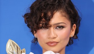 Stasera a letto tardi, anticipazioni del 3 marzo: i The Jackal accolgono Carlo Conti