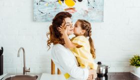 Si può mai volere troppo bene ad un figlio? Benefici & rischi di in amore senza limiti