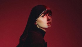 Annalisa, il nuovo singolo Canzone estiva: “Mi vuoi più suora o pornodiva?”