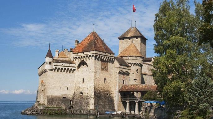 Il Castello di Chillon, una fortezza romantica affacciata sul lago: tra mito e architettura