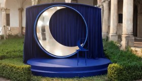 Alla Milano Design Week 2026 puoi sederti di fronte alla Luna