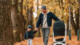 Milk daddy: chi sono i papà scandinavi che stanno a casa con i neonati