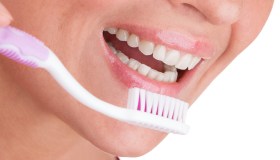 Giornata Mondiale della Salute Orale, cosa succede ai denti in menopausa e come proteggere il sorriso