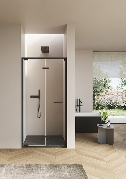 Box doccia walk-in Snap di Disenia con profili neri in bagno moderno minimal
