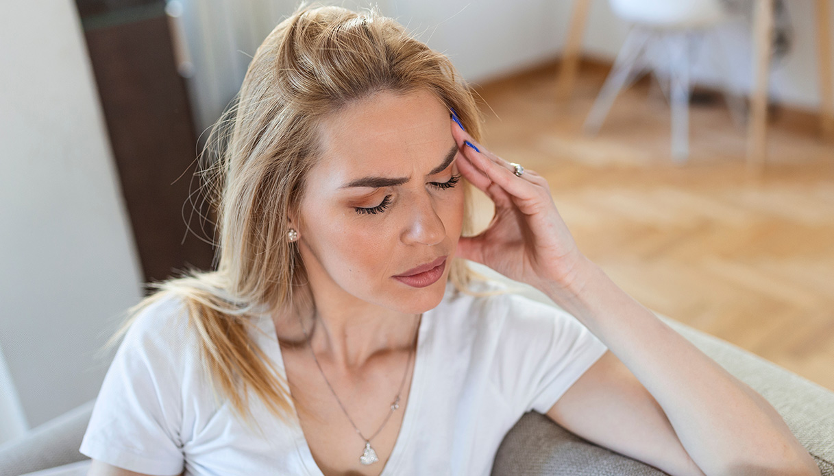 Emicrania, donne più a rischio: come affrontare le forme più difficili grazie alle nuove cure