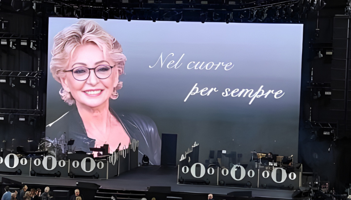 L'omaggio di Renato Zero a Enrica Bonaccorti a Mantova