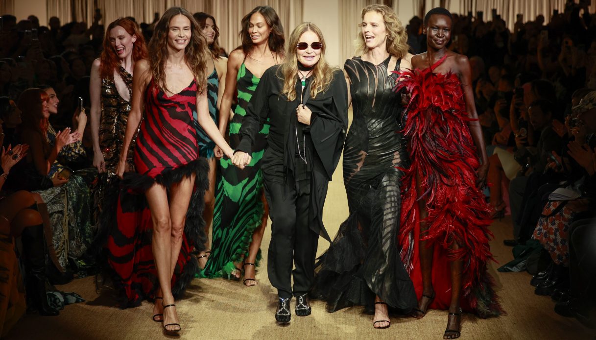 Eva Cavalli sfila con le modelle Karen Elson, Natasha Poly,Isabeli Fontana, Joan Smalls, Eva Herzigova e Alek Wek