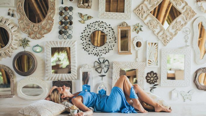 Arredare con gli specchi per far sembrare più ampia tutta la casa oggi