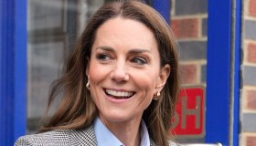 Kate Middleton esce a sorpresa e viene assalita dalla folla