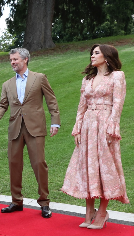 Mary di Danimarca ricicla l'abito floreale di Zimmermann