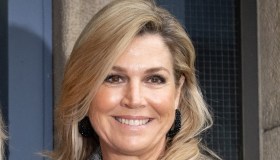 Máxima d’Olanda rilancia il completo grigio: eleganza regale da copiare
