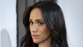 Re Carlo, Meghan Markle in un ospedale pediatrico: il tentativo di ritornare a Corte