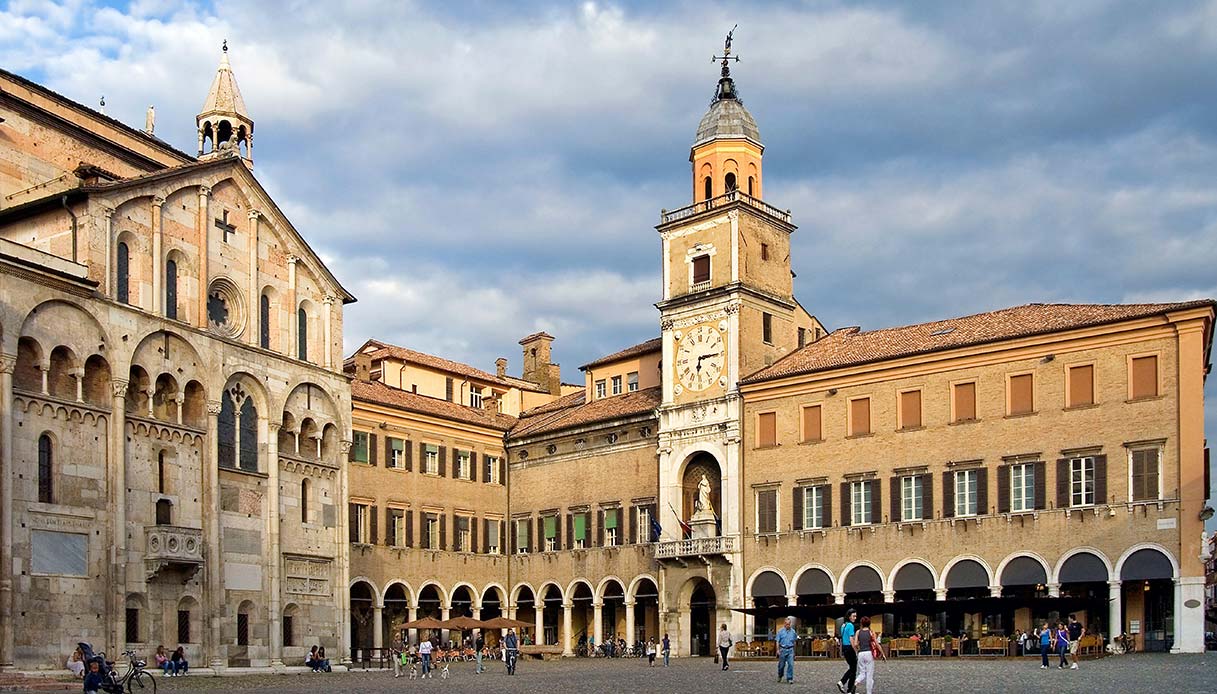 Piazza Grande a Modena con Duomo e Torre Ghirlandina