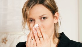 Rinite allergica, più comuni la mattina starnuti e naso chiuso, lo dice la cronobiologia