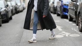 Bye Bye tacchi, le sneakers bianche sono le scarpe effortless della primavera da indossare all day. Dall’ufficio all’aperitivo