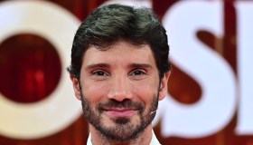 Stefano De Martino sparito con gli amici dopo la nomina a Sanremo: “È blindato”