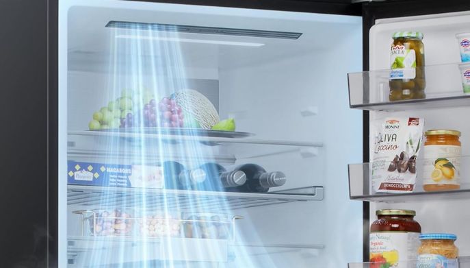 Un frigorifero aperto con il grafico del flusso di ventilazione 