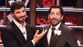 Affari Tuoi, Herbert Ballerina investito: De Martino consulente matrimoniale dopo Belen