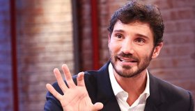 Affari Tuoi, puntata speciale con Jovanotti e Gianni Morandi: cos’è il “pacco del Dottore”