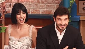 Affari Tuoi, canta Elodie e Martina si scatena in studio: Stefano ed Herbert ammaliati