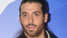 Can Yaman, la mano insistente della fan e quella domanda: “E se fosse stato a parti invertite?”