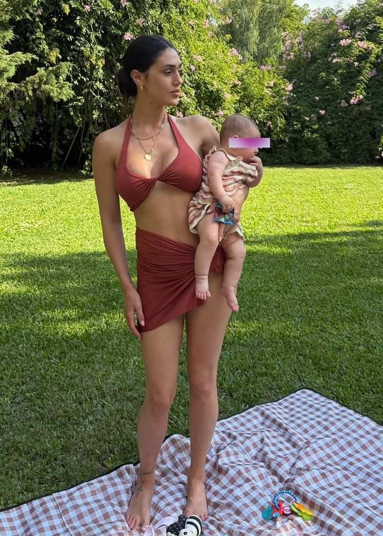 Cecilia Rodriguez in Argentina con la figlia