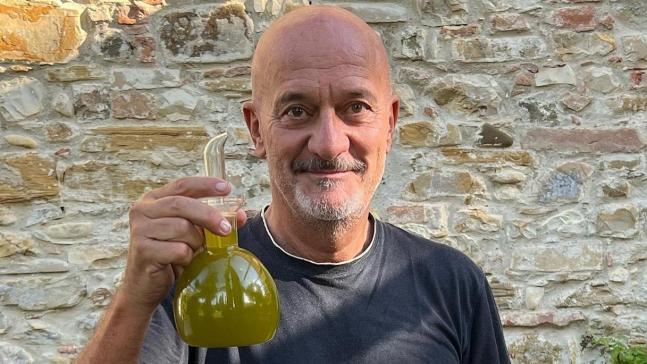 #acasadi Claudio Bisio, nel cuore di Milano dove si sposta in bicicletta
