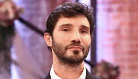 Affari Tuoi, Stefano De Martino gioca con tre concorrenti. E Herbert “non si presenta”