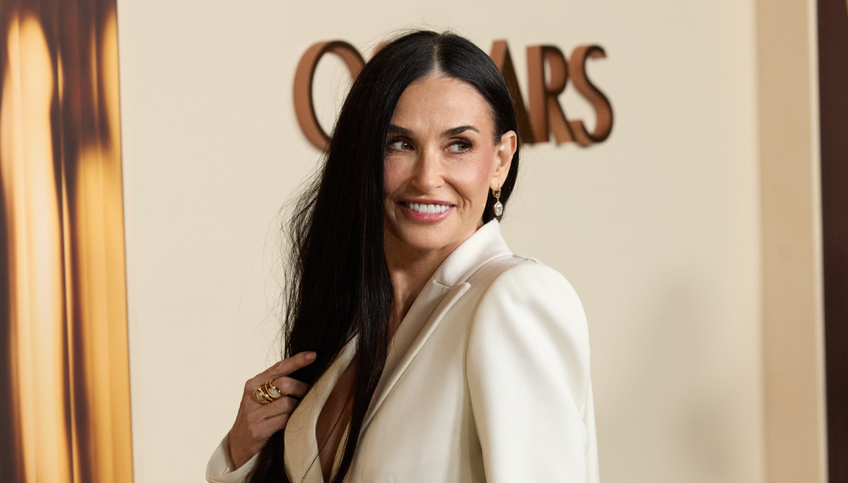 Capelli lunghi dopo i 50 anni, da Demi Moore a J.Lo: tutte le star che hanno detto sì
