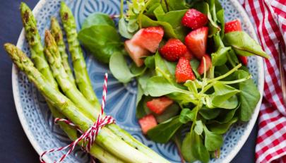 Carciofi, asparagi e fragole: i super alimenti di aprile che fanno bene alla salute