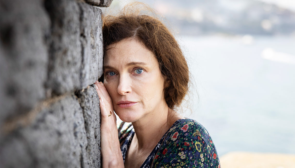 Grazia Schiavo in "Roberta Valente - Notaio in Sorrento"