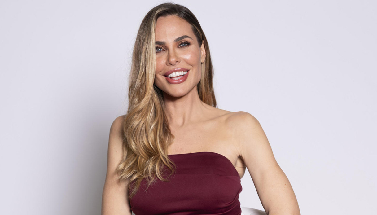 Ilary Blasi, una vita tra tv e grandi amori. La sua storia in foto