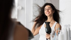 Finalmente abbiamo trovato il phon ultra rapido che velocizza e semplifica la piega a casa