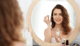 Il siero viso con micro acido ialuronico puro in sconto è l’alleato anti age che ci meritiamo di provare