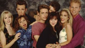 Beverly Hills 90210 sta tornando e con lui i jeans a vita alta: i modelli anni ’90 che stanno bene a tutte