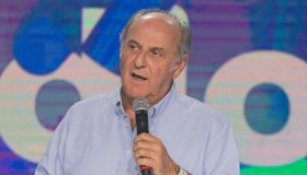 La Ruota della Fortuna, tutti contro Gerry Scotti: “Vogliamo i Cesaroni!”