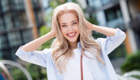 Piega perfetta, liscia e ondulata, come in salone con il Dyson Supersonic Nural. Ora in offerta irresistibile su Amazon