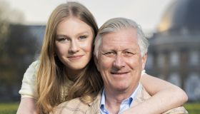 Eleonora del Belgio compie 18 anni, lo splendido debutto in abito bicolor