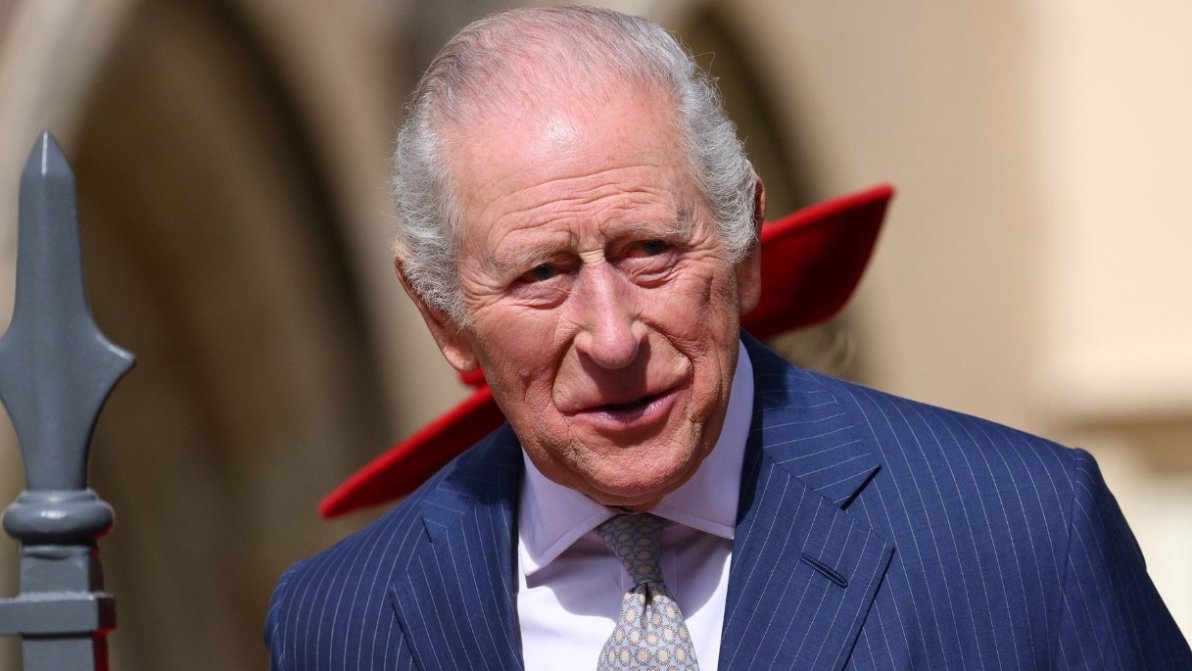 Re Carlo, teneri momenti da nonno con Charlotte e Louis