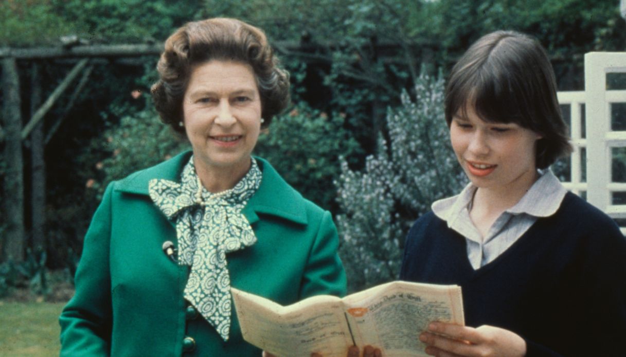 La Regina Elisabetta con la nipote Sarah Chatto