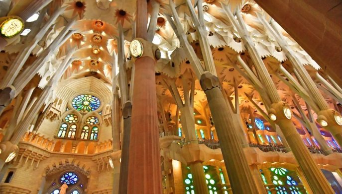 Sagrada Familia vetrate interne luce
