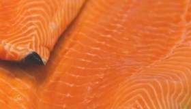 Salmone affumicato ritirato dai supermercati Lidl, allerta listeria: il lotto interessato