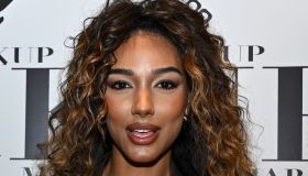 La Ruota della Fortuna, Samira Lui stupisce con una scollatura mozzafiato e frena Gerry Scotti