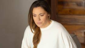 Un posto al sole, le anticipazioni del 14 aprile 2026: Cristina è rassegnata e Greta si oppone