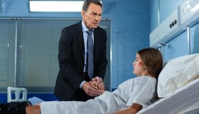 Un posto al sole, le anticipazioni del 6 aprile 2026: la festa degenera, imbarazzante e pericolosa