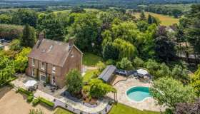 Whitelands, in vendita la casa georgiana che ha un legame speciale con James Bond